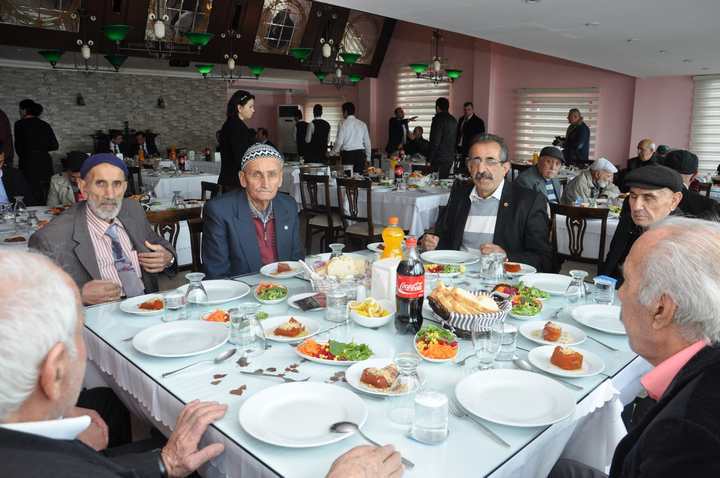 HER YAŞLI BİZİM, BAŞ TACIMIZDIR