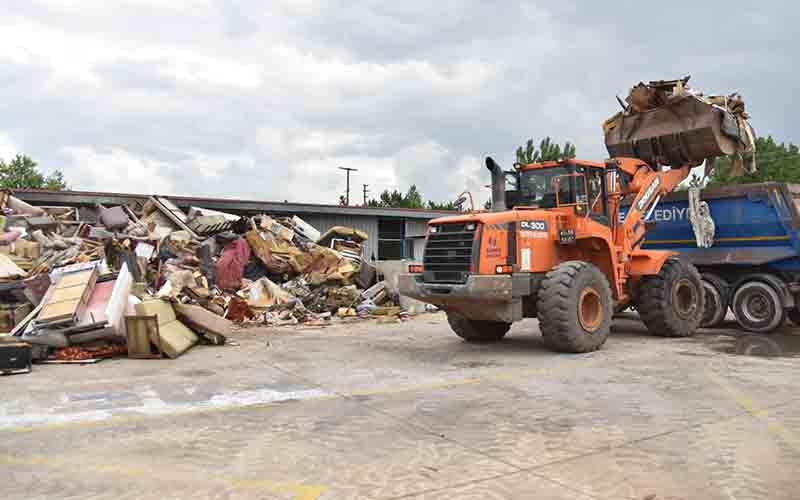 150 TON İRİ HACİMLİ ATIK TOPLANDI