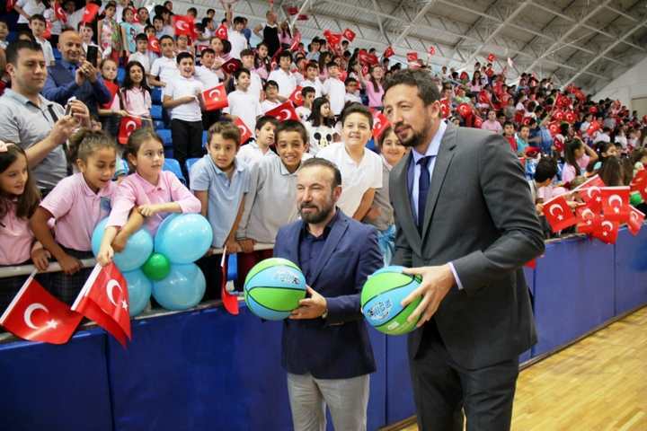 5000 ÖĞRENCİYE BASKETBOL TOPU