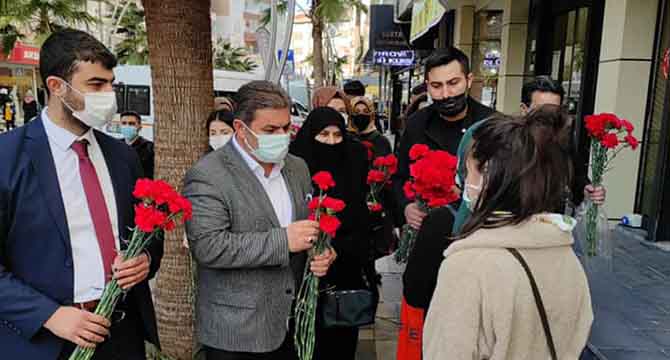 Ak Çayırova'dan kadınlara Karanfil