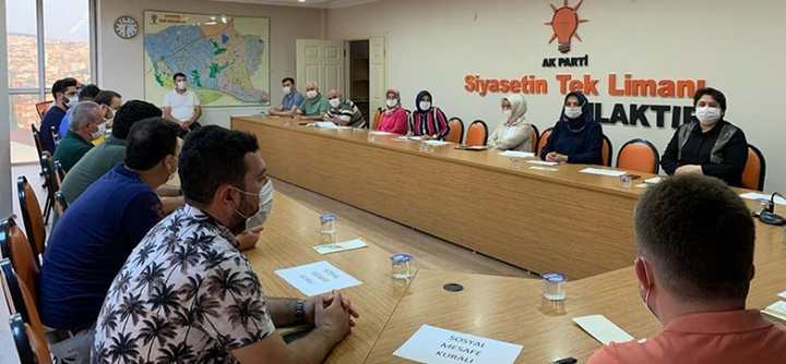 AK Parti Çayırova'da aylar sonra ‘normal’ toplantı