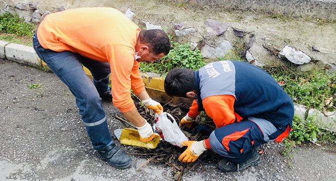 Ani yağışlara karşı menfez ve mazgallar temizlendi
