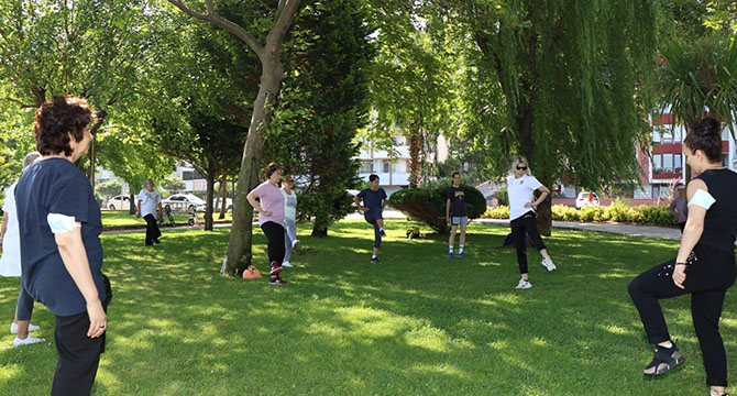 Anne Şehir açık havada spor egzersizlerine başladı
