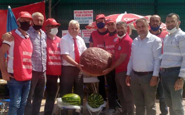 ARAS EMEKÇİLERE EKMEK GÖTÜRDÜ