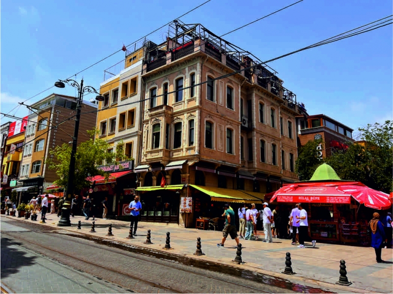 Ayasofya Camii’nin 150 yıllık komşusu satılık