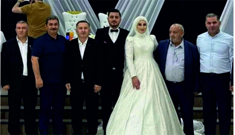 AYHAN AKAN OĞLUNU EVLENDİRDİ