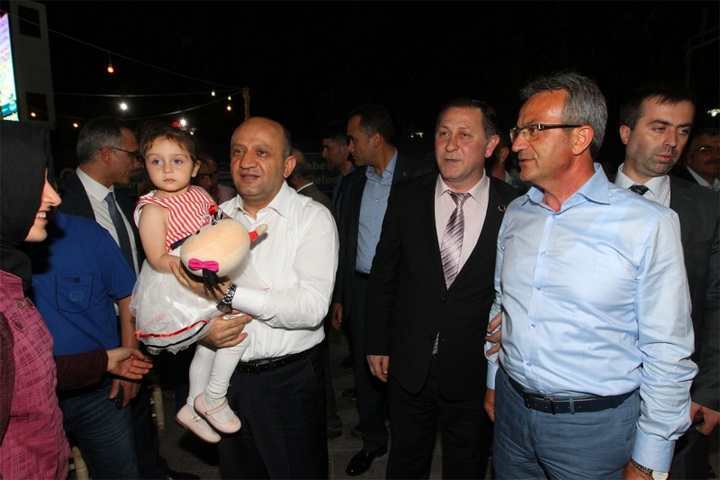 Bakan Işık Gebzelilerle meydanda buluştu