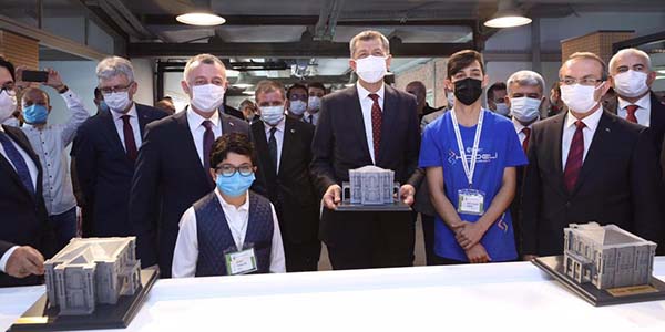 Bakan Selçuk, Kocaeli Türkiye’ye örnek oluyor