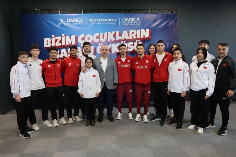 Başkan Bıyık Milli sporcularla bir araya geldi