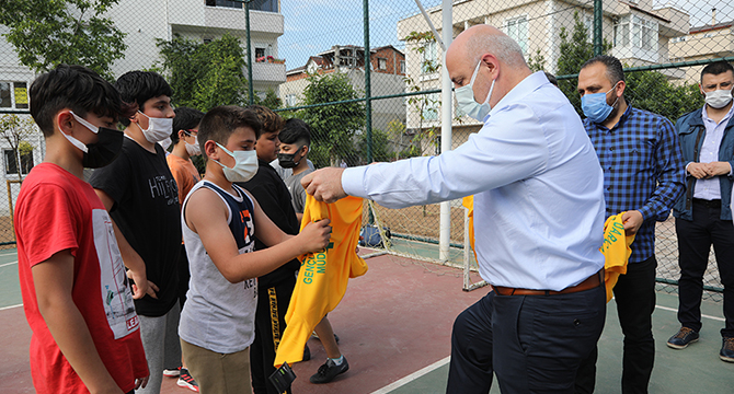 Başkan Bıyık’tan çocuklara sürpriz