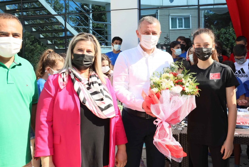 Başkan Büyükakın, Kocaeli Yüzme Kulübü’nün 21. yılını kutladı