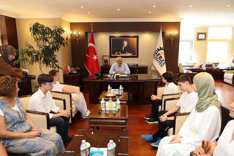 BAŞKAN BÜYÜKGÖZ LGS BİRİNCİLERİ AĞIRLADI