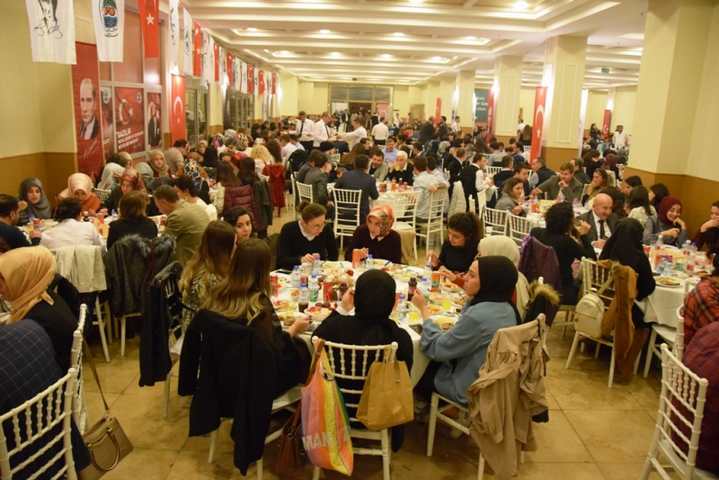 Başkan Şayir, öğretmenleri yemekte ağırladı