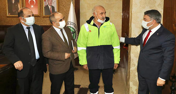 Başkan Şayir’den başarılı personele ödül 