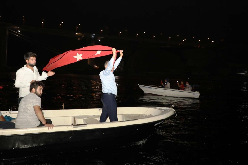 Başkan Şayir’den, Denizde; Fener Alaylı 30 Ağustos Kutlaması 