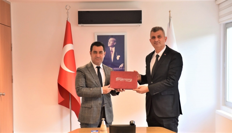 BAŞKAN SEZER BİR SÖZÜNÜ DAHA YERİNE GETİRİYOR   