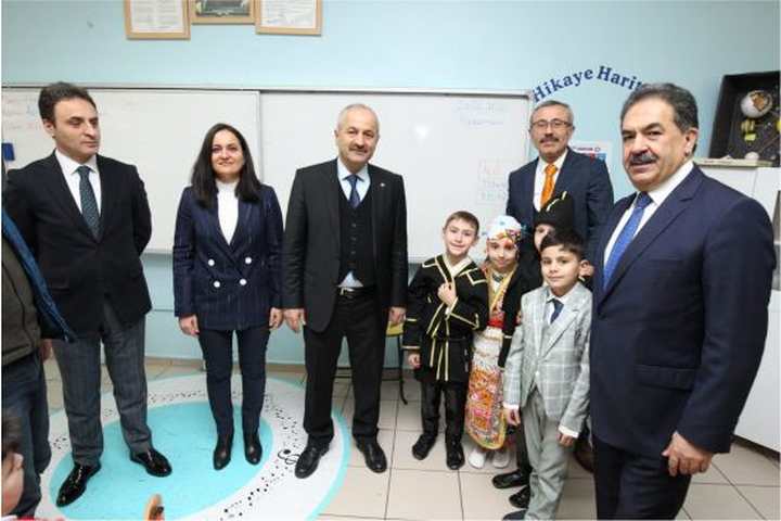 BAYRAK TÖRENİ