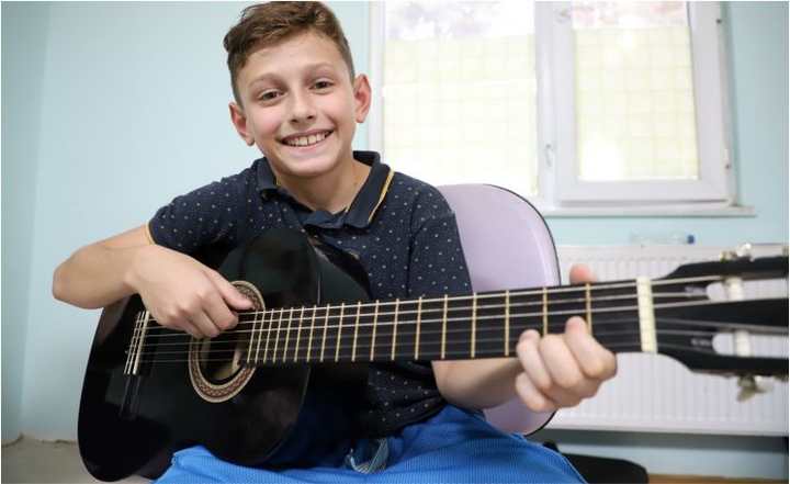 Bilgievleri’nde çocuklara gitar kursu