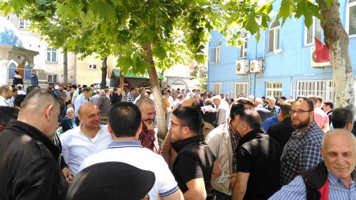 BİNLERCE ÜLKÜCÜ CAMİYE SIĞMADI