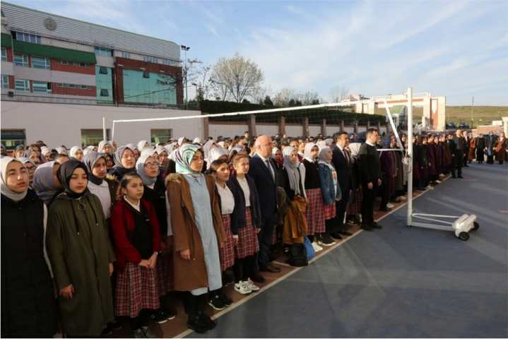  Bıyık, öğrencilerle Bayrak törenine katıldı