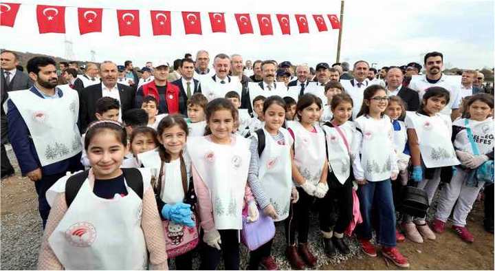 “Bu ağaçları sizlerin geleceği için dikiyoruz”