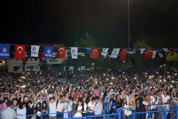 Buray, Gebzeli sevenleriyle buluştu