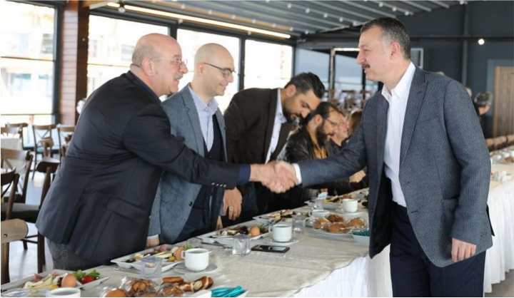 Büyükakın akademisyenler ile buluştu