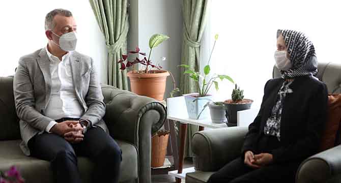 Büyükakın, Şehit annelerini ziyaret etti