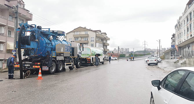 Büyükşehir ani yağışlara karşı görevde