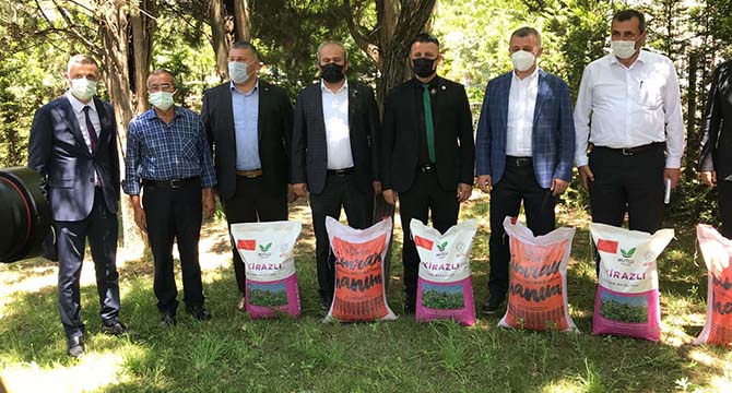 Büyükşehir’den, doludan tarlaları zarar gören çiftçilere destek