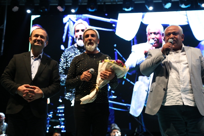 Büyükşehir’den Roman çiftlere çifte konser