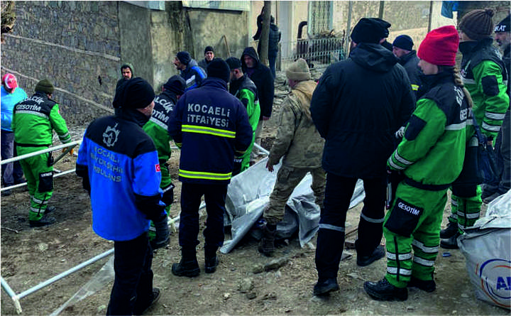 Büyükşehir’in deneyimli deprem ekibi Elazığ’da