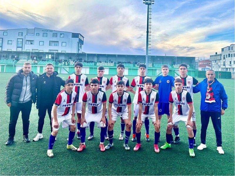 ÇAYIROVA GÜMÜŞ SPOR U-15 TAKIMI PLAY-OFF A YÜKSELDİ 