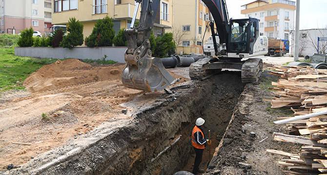 Çayırova’da yağmur suyu hattı çalışması
