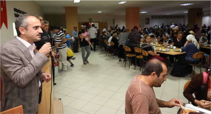 Çiftçi Aşure dağıttı, Canlarla iftarda buluştu