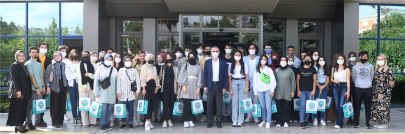 Çiftçi, üniversiteyi kazanan öğrencilerle buluştu