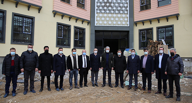 Çiftçi ve Ellibeş Çayırova’da yatırımları inceledi