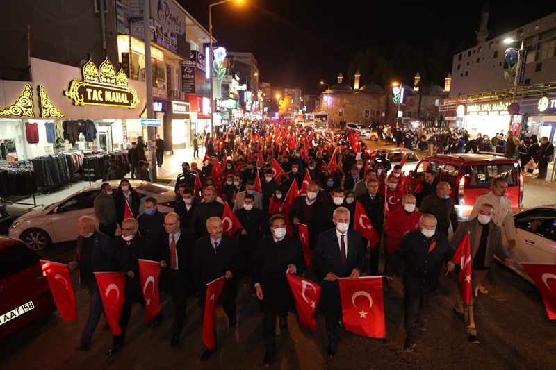 Cumhuriyetin 98. Yıldönümü Gebze’de Büyük Bir Heyecan ve Fener Alayı Coşkusu ile Yaşandı