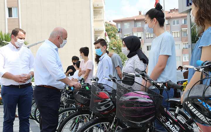 Darıca Belediyesi başarılı öğrencileri ödüllendirdi