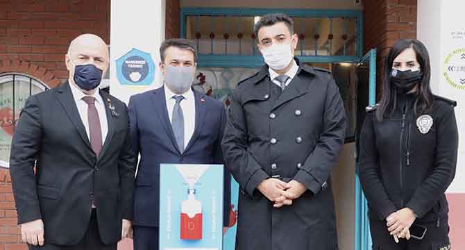 Darıca Belediyesi’nden okullara dezenfektan standı