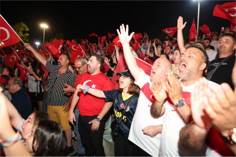 Darıca, ‘Türkiye’ diye inledi
