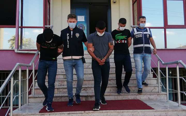 Darıca'da operasyon: 1 pompalı ve 3 adet tabanca ile yakalandılar