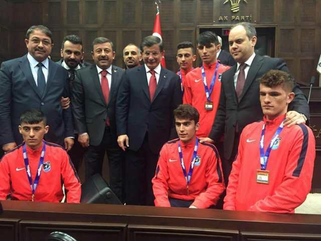 DARICA'LI ŞAMPİYONLAR BAŞBAKANA GİTTİ