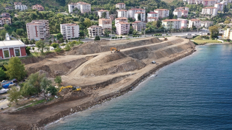 depremden kalan inşaat atıkları kaldırılıyor