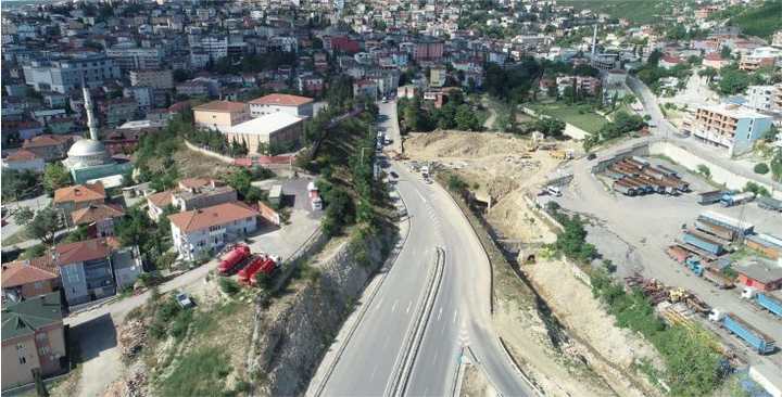 Dilovası’nda yol ve kaldırım işleri devam ediyor