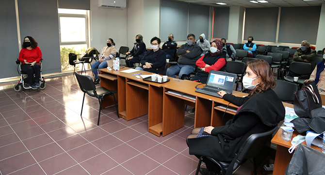 Engelli personele işaret diliyle Covid-19 eğitimi