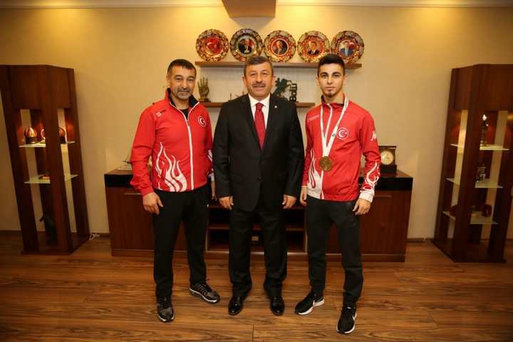 ERAY ŞAMPİYONLARI DİZE GETİRDİ
