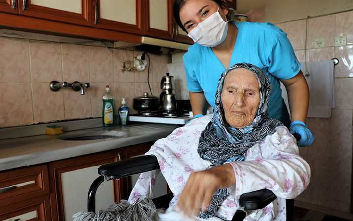 Evde bakım hizmeti yüzleri güldürüyor
