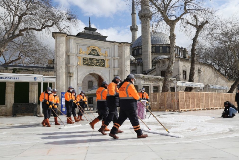 Eyüpsultan gül suyuyla yıkandı,