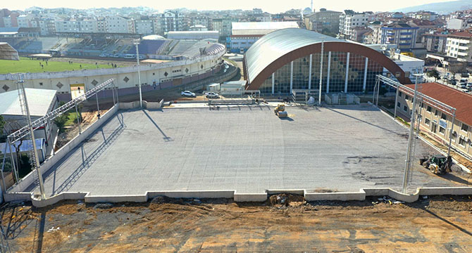 Gebze Futbol Sahası’nın zemini şekillenmeye başladı